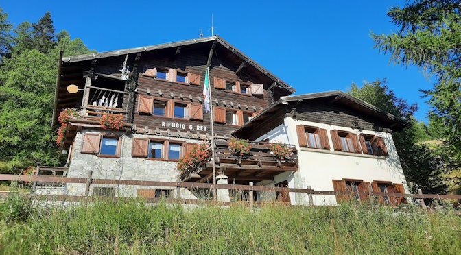Manutenzione sentiero  Chateau-Beaulard al rifugio Guido Rey e posa segnaletica da Beaulard al Rifugio